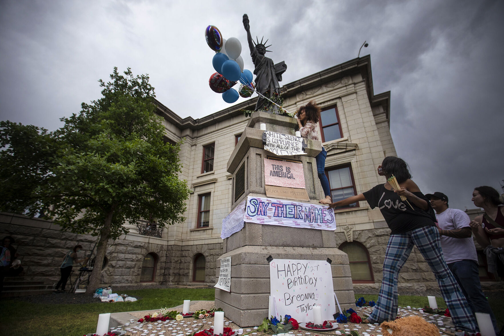 060620-news-vigil 05.jpg